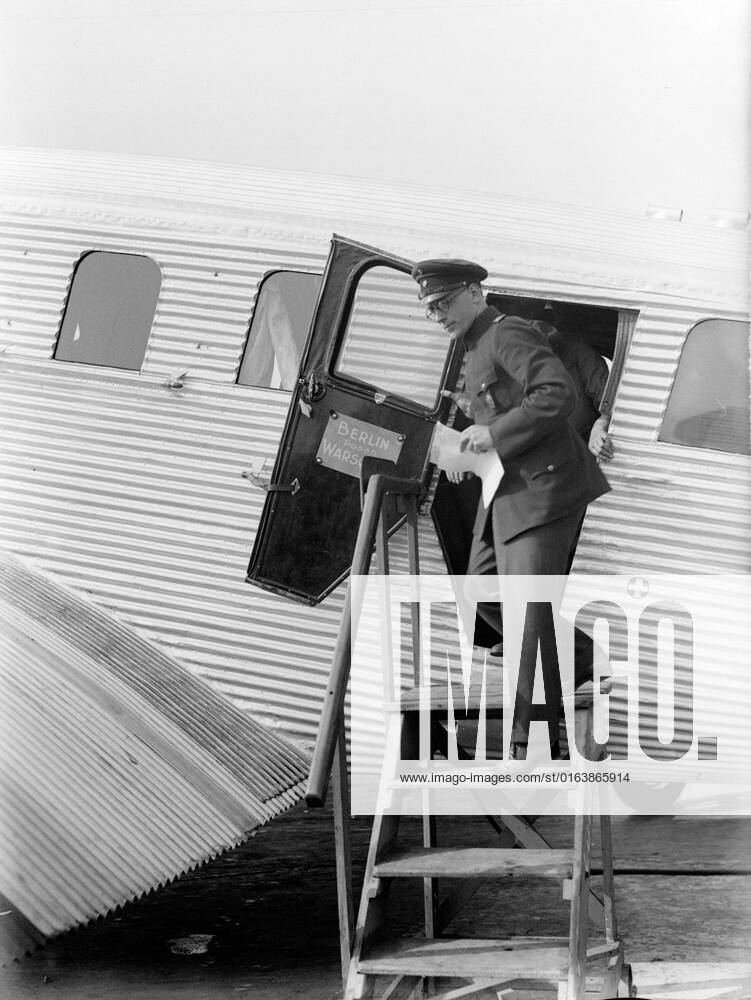 poll-photo-collection-berlin-airport-tempelhof-man-on-the-stairs-at