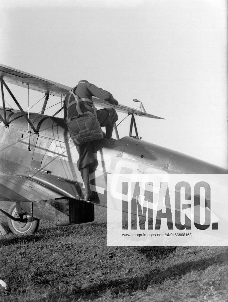 Poll photo collection. Anthony Fokker. A pilot climbs in a breeder D ...