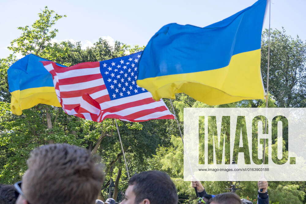 july-30-2022-new-york-united-states-u-s-and-ukrainian-flags-seen