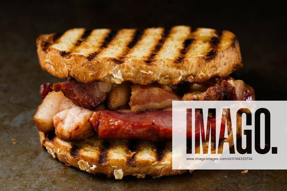 English bacon butty sandwich, rustic english bacon butty sandwich