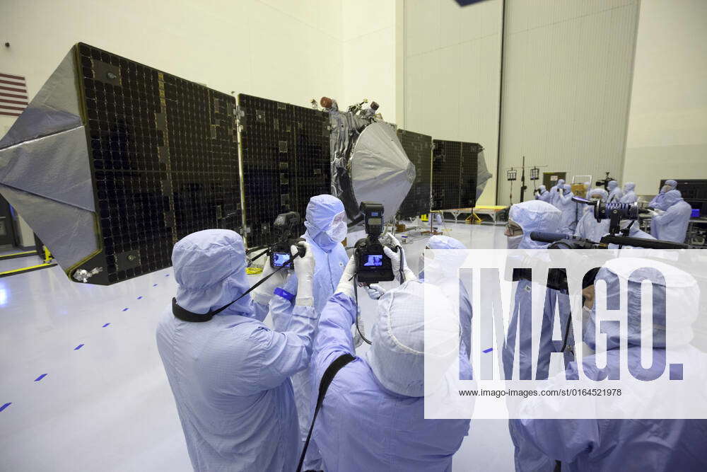 CAPE CANAVERAL, Fla. Inside the Payload Hazardous Servicing Facility at ...