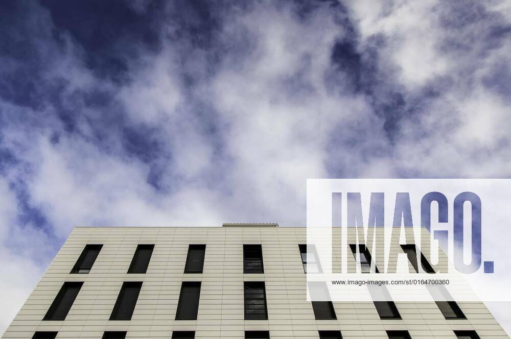 Sky Creative Building Modern building with sky and clouds, Modern building with sky and ...
