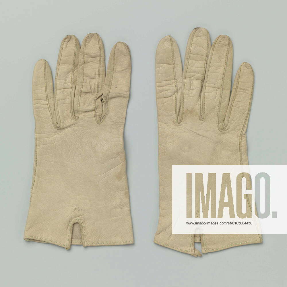 Cream colored leather glove with light green lace tatch. Left glove made of creamcolored leather