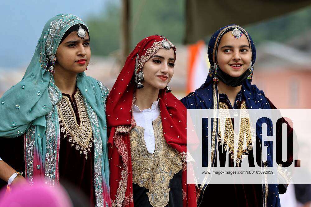 Kashmiri Embroidered Suit, Women Indian Ethnic Wear, Party Wear, Girls  Designer Suits, Kashmir Suits, Indian Wedding Suits, Salwar Kameez - Etsy