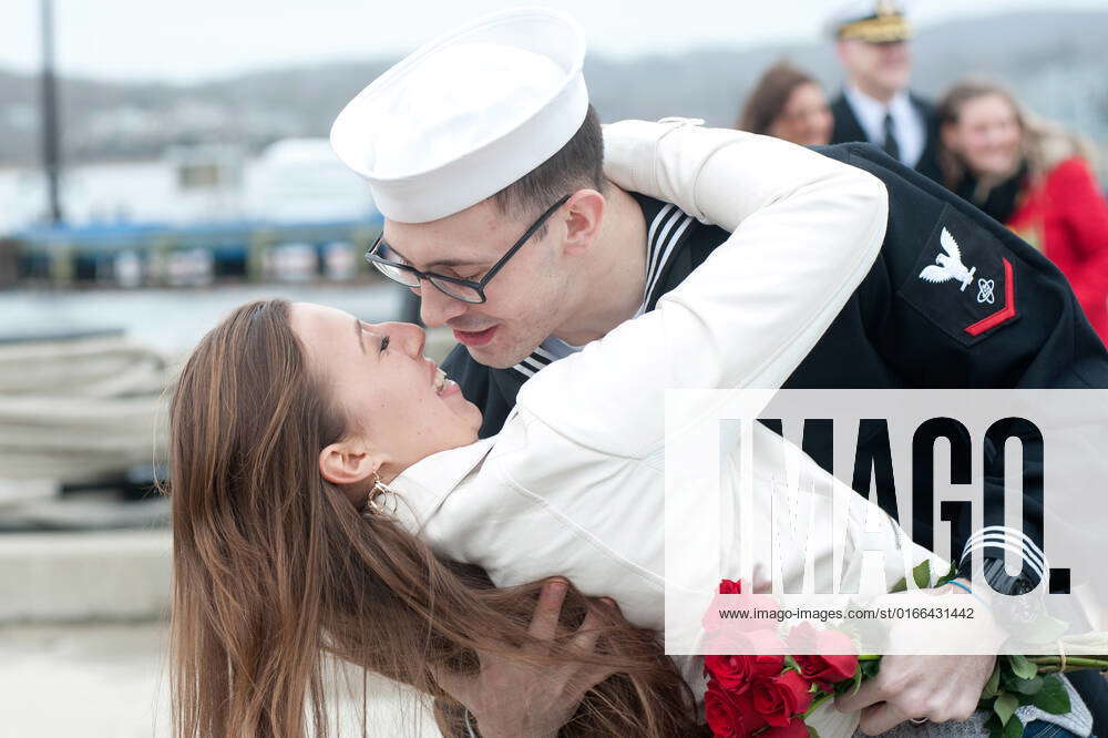 GROTON, Conn. (April 15, 2019) Electronics Technician (Submarine