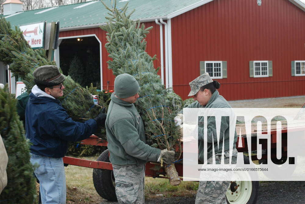 BALLSTON SPA, N.Y. -- New York Air National Guard members of the 109th ...