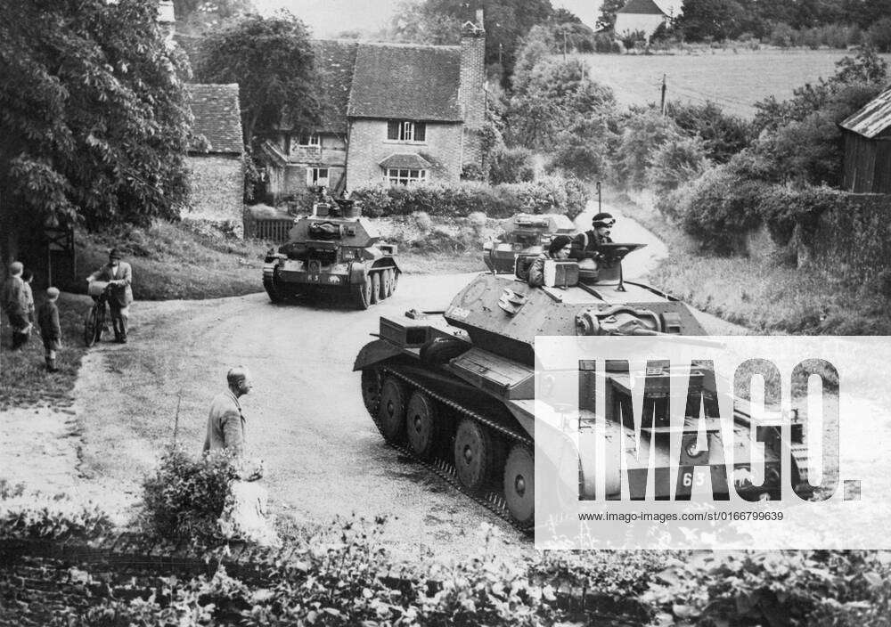 Cruiser Mk IV tanks of 5th Royal Tank Regiment, 1st Armoured Division ...