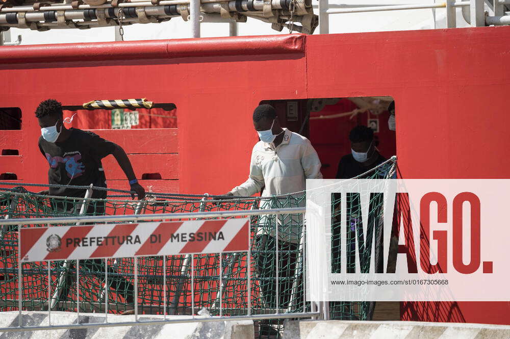 August 27, 2022, Messina, Sicilia, Italy: Migrants Seen Disembarking ...