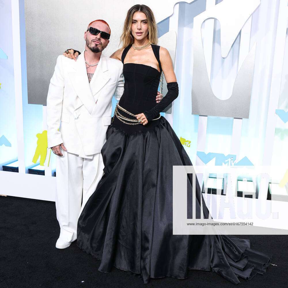 J Balvin and Valentina Ferrer exude style on the 2022 Grammy red carpet