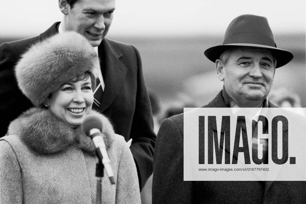 Mikhail Gorbachev And Wife Raissa Arrival Geneva 19 November 1985   M 