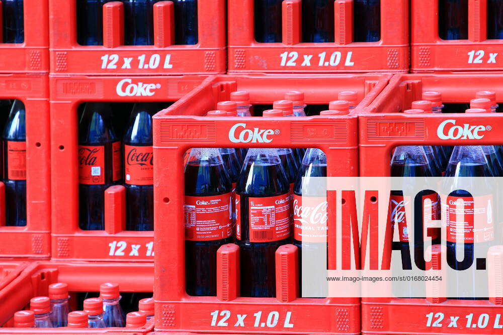 Soft drinks from the USA Beverage crates with the US American brand Coca