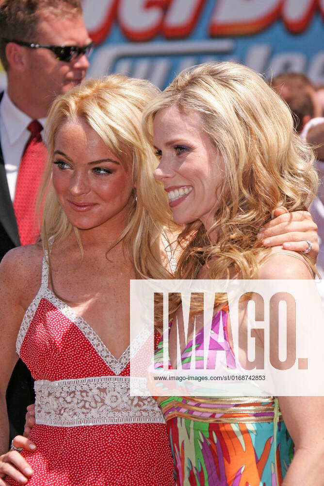 Lindsay Lohan and Cheryl Hines at the Herbie Fully Loaded Premiere, El