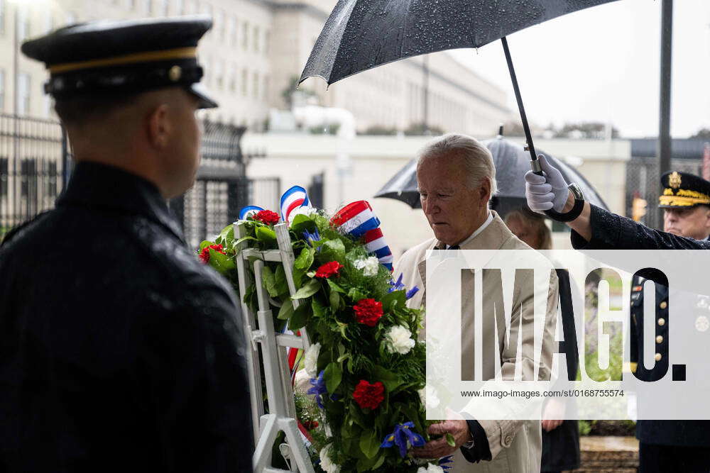 September 11 2022 Washington Dc United States Of America Us President Joe Biden Places A 4977