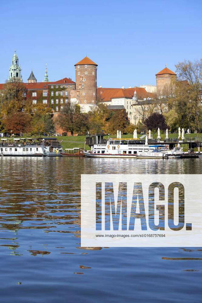 Wawel Royal Castle, view from the side of the Wisla river on an autumn ...