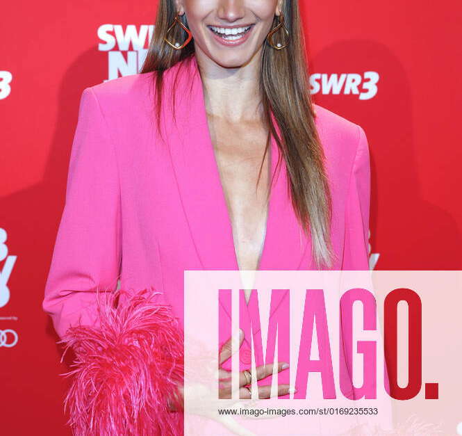 Leonie Burger bei der Aufzeichnung der TVShow SWR3 New Pop Festival Das Special im Festspielhaus Leonie Burger bei der Aufzeichnung der TVShow SWR3 New Pop Festival Das Special im Festspielhaus