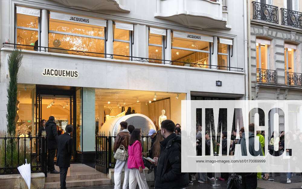 Visit the JACQUEMUS store in Paris, Montaigne Street 