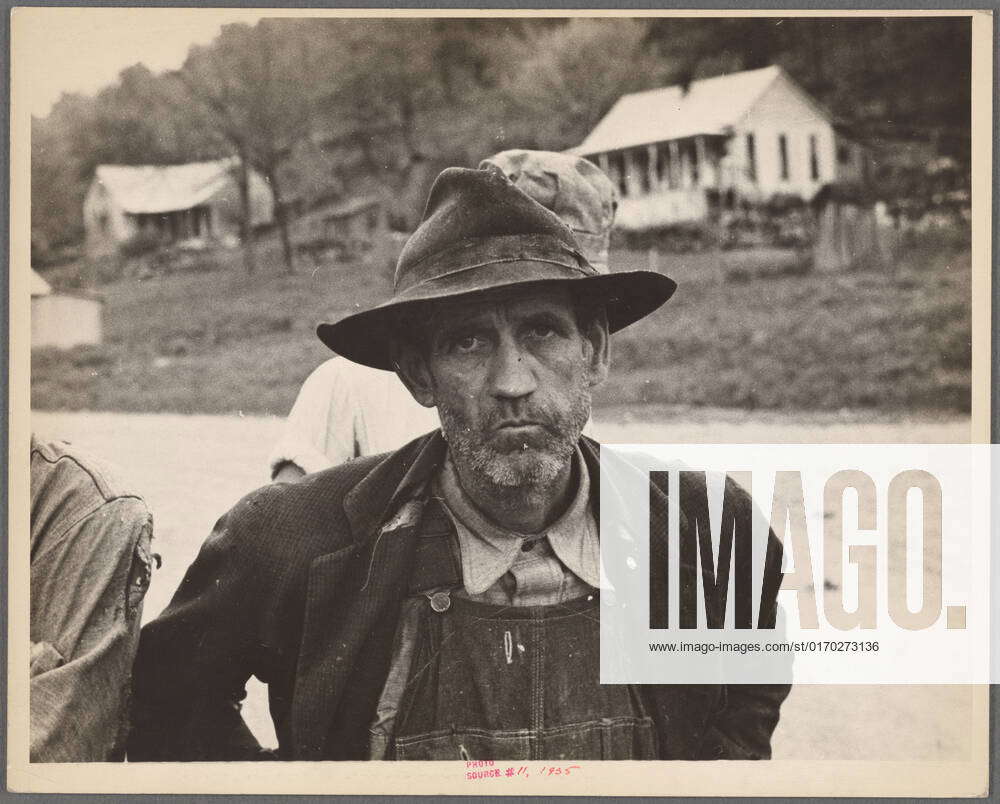 Citizens of Zinc, Arkansas, a deserted mining town. 1935. Photographs ...