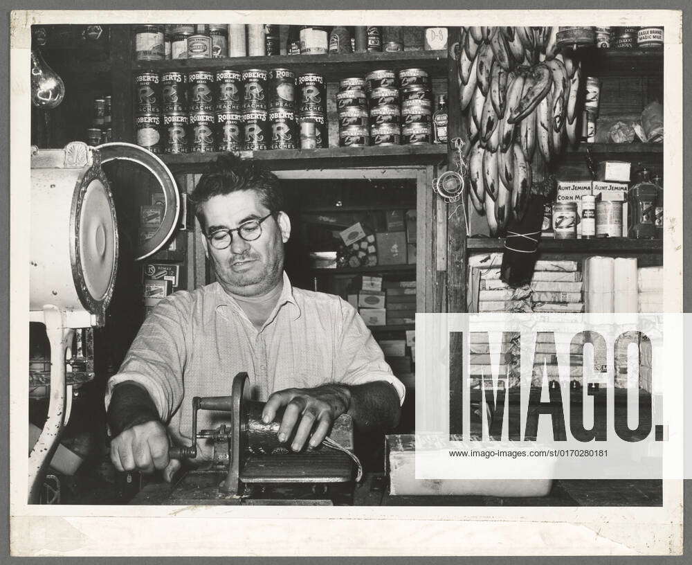 Owner of general store slicing balogna. Jarreau, Louisiana. 1938 ...