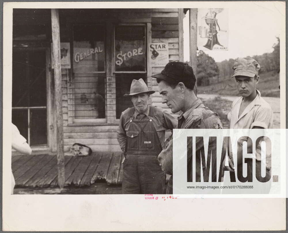 Zinc, Arkansas, deserted mining town. 1935. Photographs. The Miriam and ...