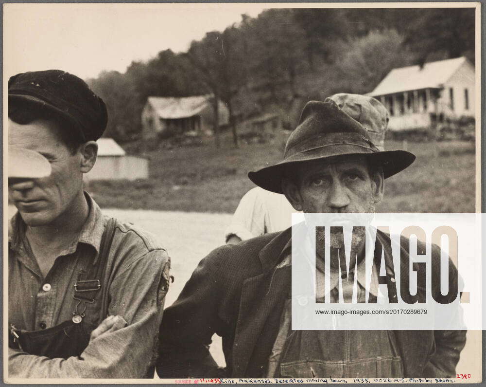 Citizens of Zinc, Arkansas, a deserted mining town. 1935. Photographs ...