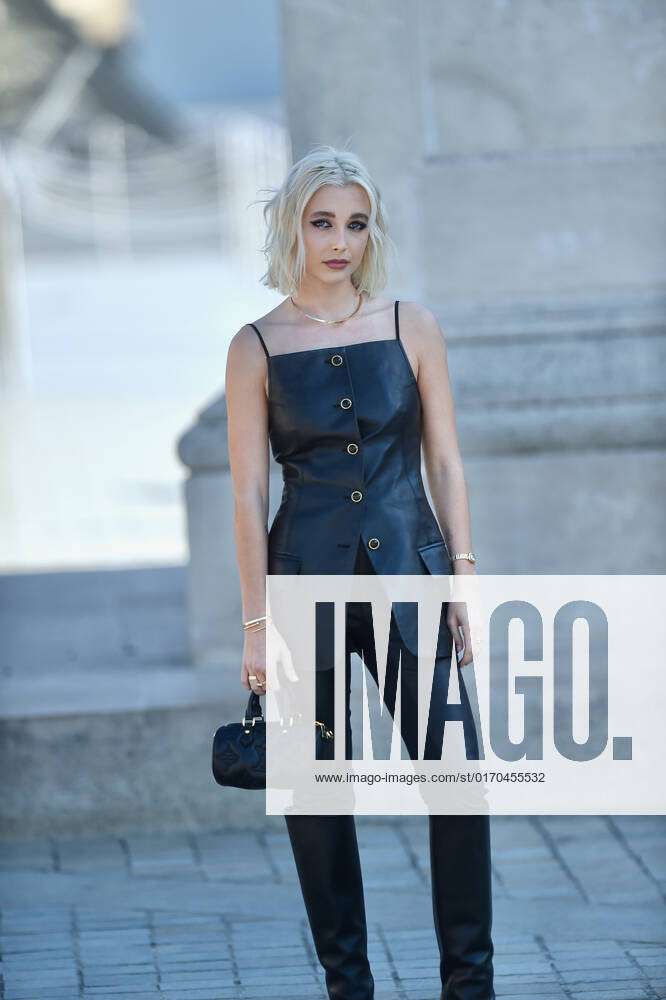 J-14 Magazine - Is that Emma Chamberlain at Paris Fashion