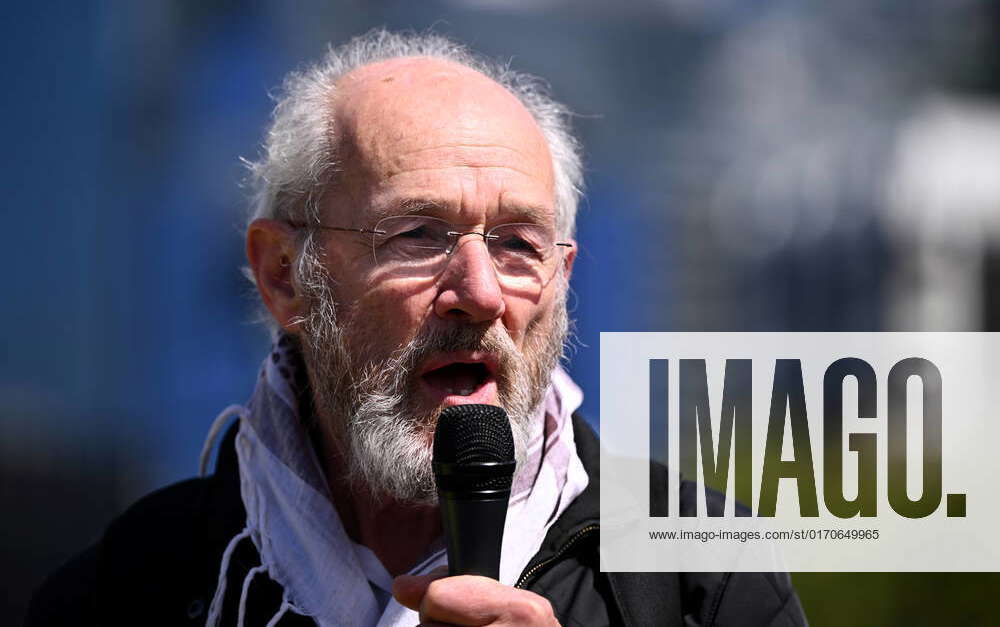 JULIAN ASSANGE HUMAN CHAIN PROTEST, John Shipton, father of Julian