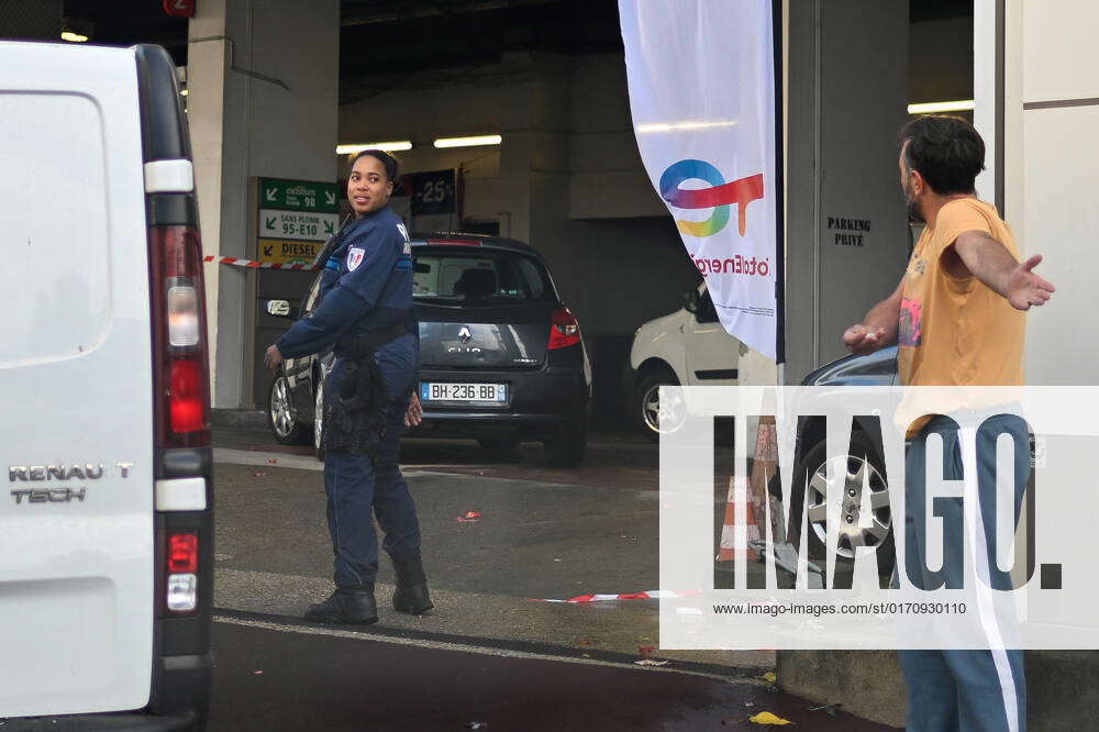 Tensions liees Ã la penurie de carburant Station TotalEnergies a Charenton le Pont. NEWS