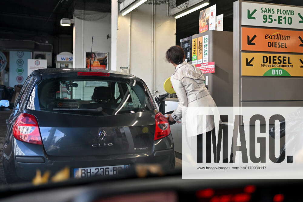 Tensions liees Ã la penurie de carburant Station TotalEnergies a Charenton le Pont. NEWS