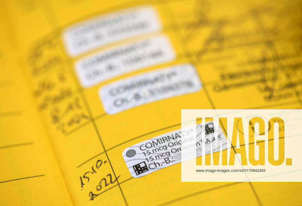 Vaccination card with freshly entered 2 booster vaccination, Munich, 15 ...
