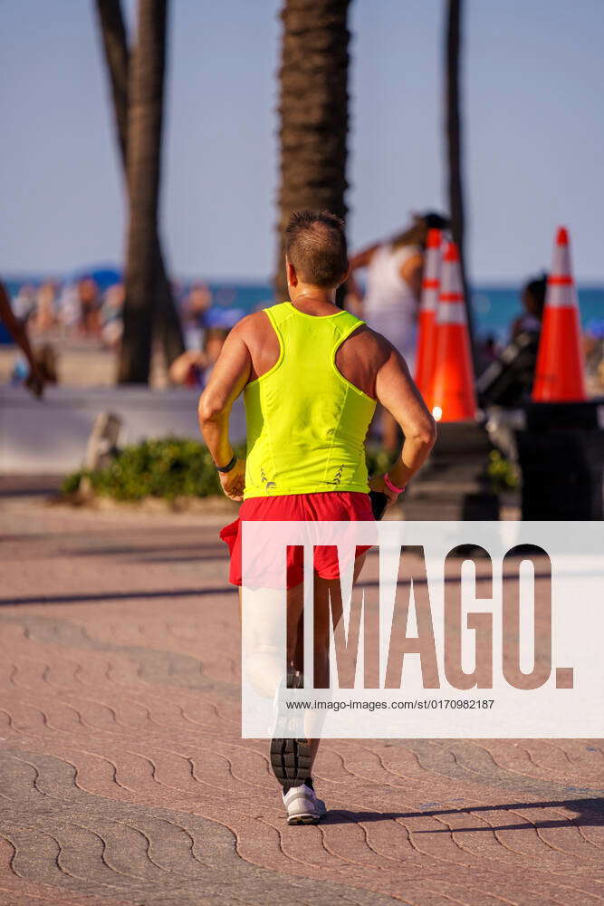 Fort Lauderdale, FL, USA March 27, 2022 Healthy man running i Fort