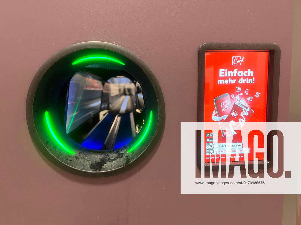 View into the deposit bottle machine