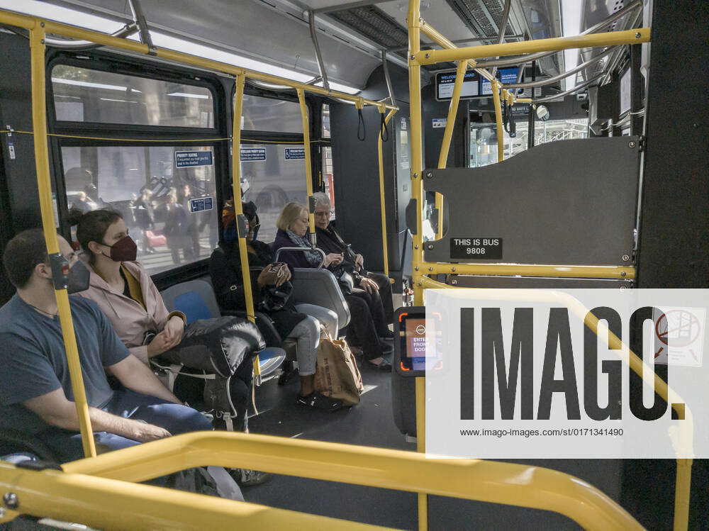 public-transit-in-new-york-passengers-on-an-nycta-m3-bus-on-fifth