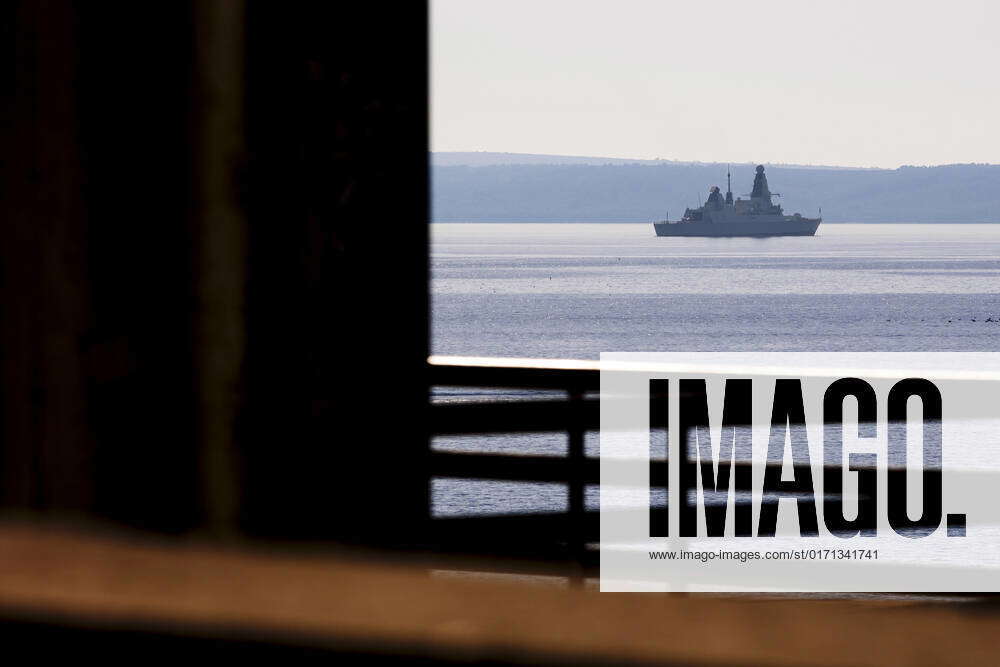 Pxl Hms Defender British Warship Hms Defender Anchored In Front Of 