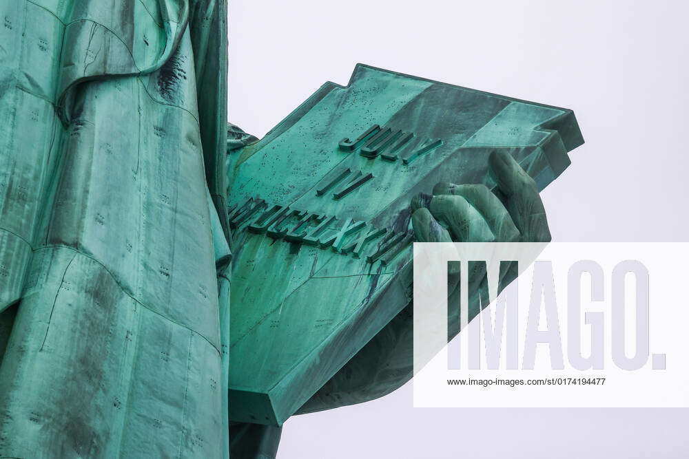 statue-of-liberty-tabula-ansata-inscribed-july-iv-mdcclxxvi-july-4