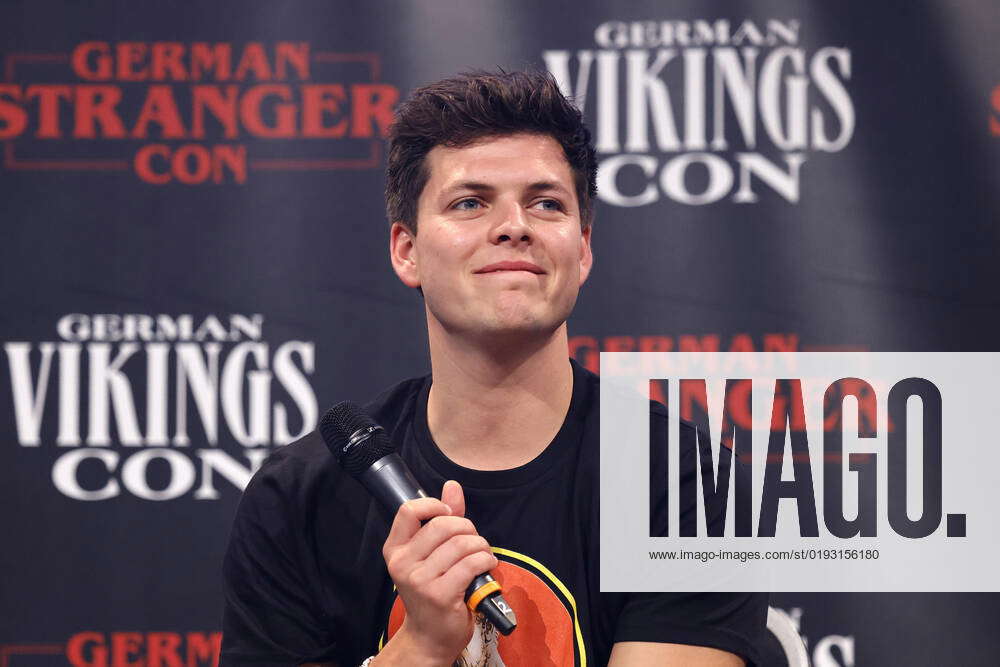 Actor Alex Hogh Andersen Ivar, the Boneless at the German Vikings Con at  the Crown Plaza