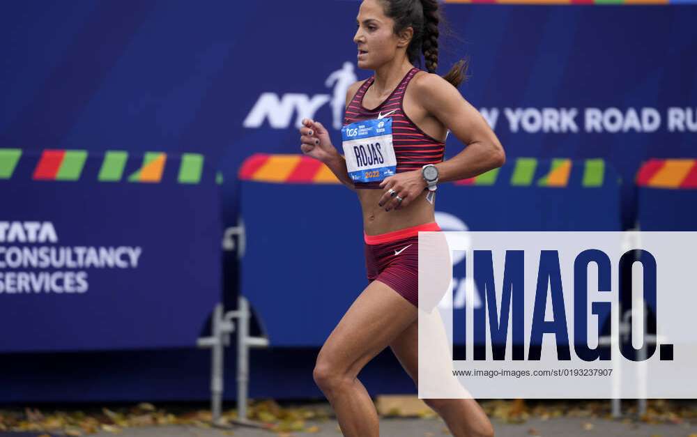 Running: New York City Marathon Nov 6, 2022; NYC, NY, USA; Nell Rojas gets  ready to cross the