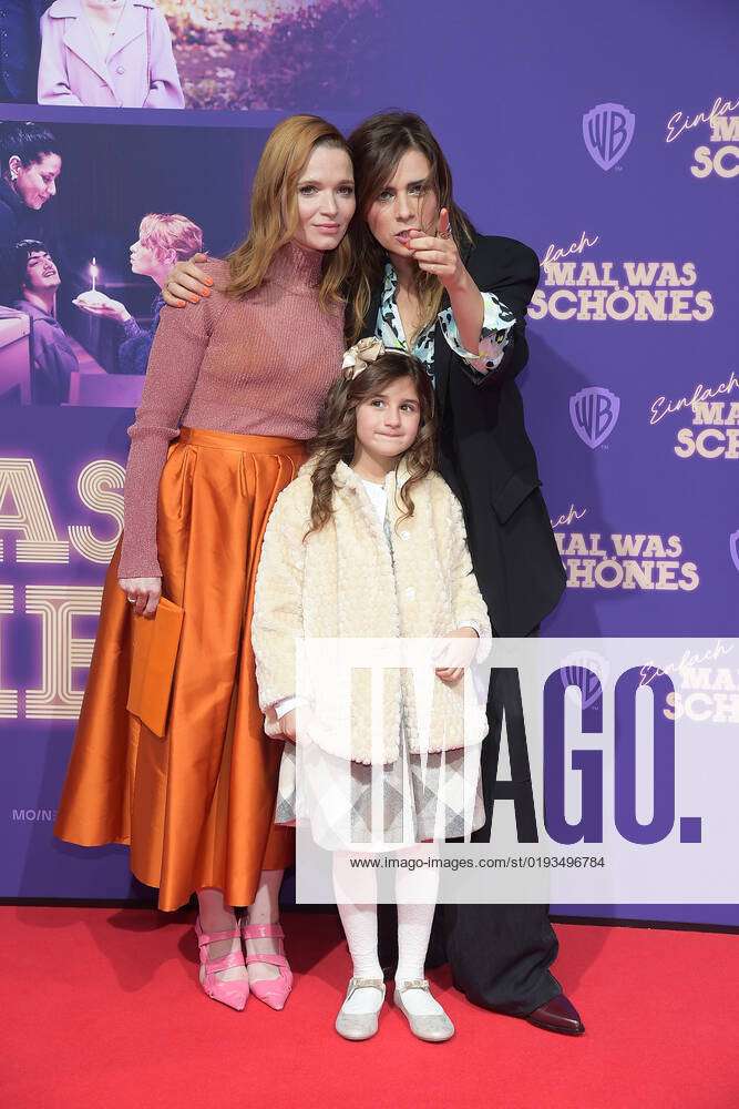 World premiere of, EINFACH MAL WAS SCHÖNES Karoline Herfurth, Nora  TSchirner and little girl