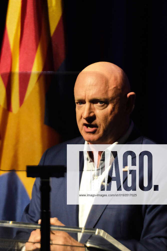 November 9 2022 Tucson Arizona U S Senator Mark Kelly Attends