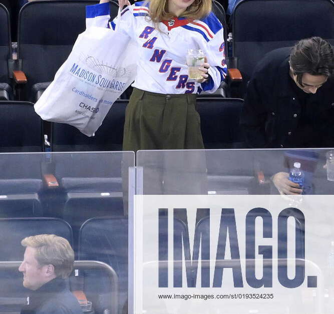 celebrities-at-the-new-york-rangers-hockey-game-at-madison-square