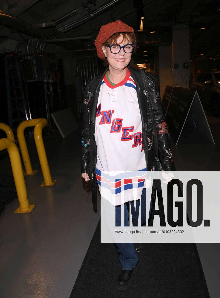 celebrities-at-the-new-york-rangers-hockey-game-at-madison-square