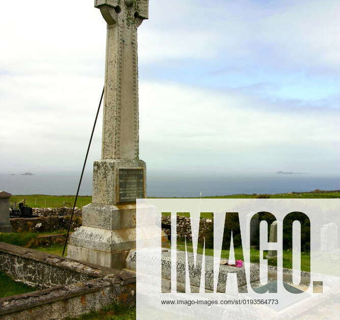 Flora MacDonald s memorial, Kilmuir Graveyard, Skye, Highland, Scotland