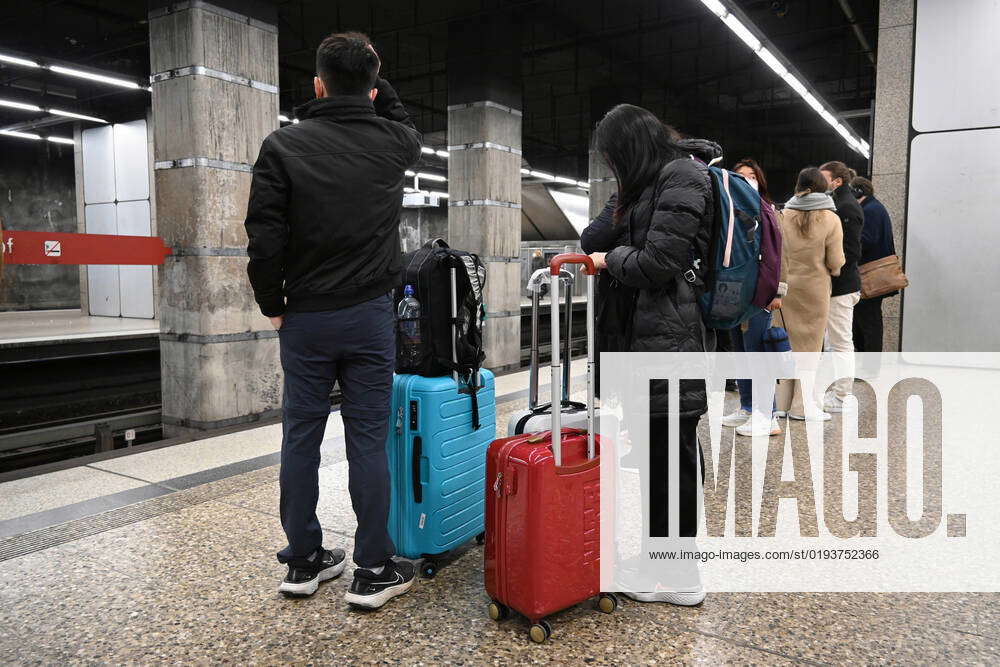 29 09 22 Munich S BAhn, MVV, train tickets, MVV tickets, Munich Central