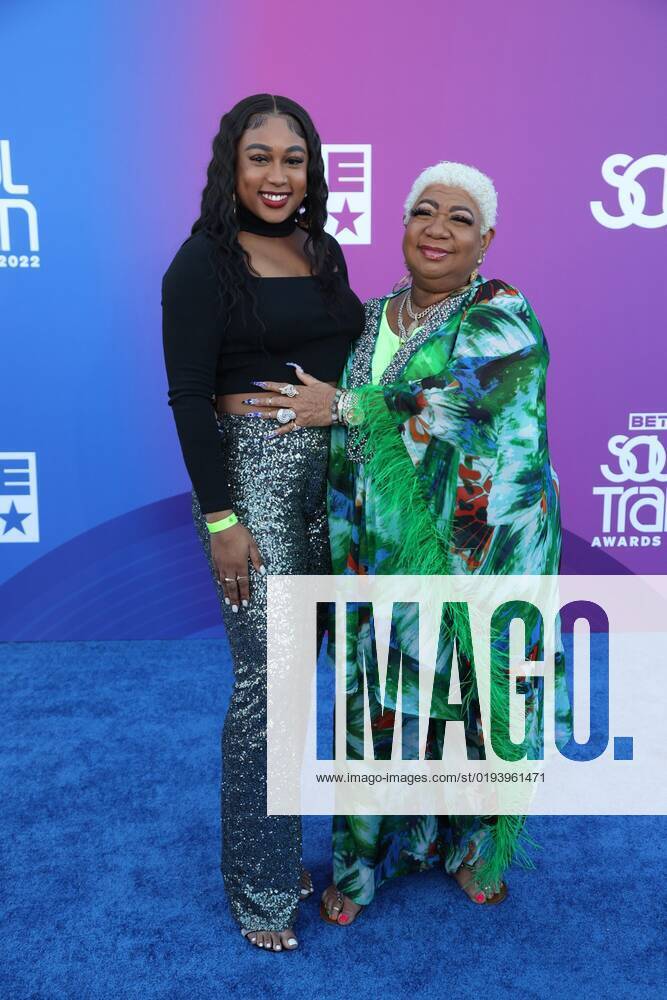 Da Nelle Campbell, Luenelll at arrivals for Soul Train Awards 2022