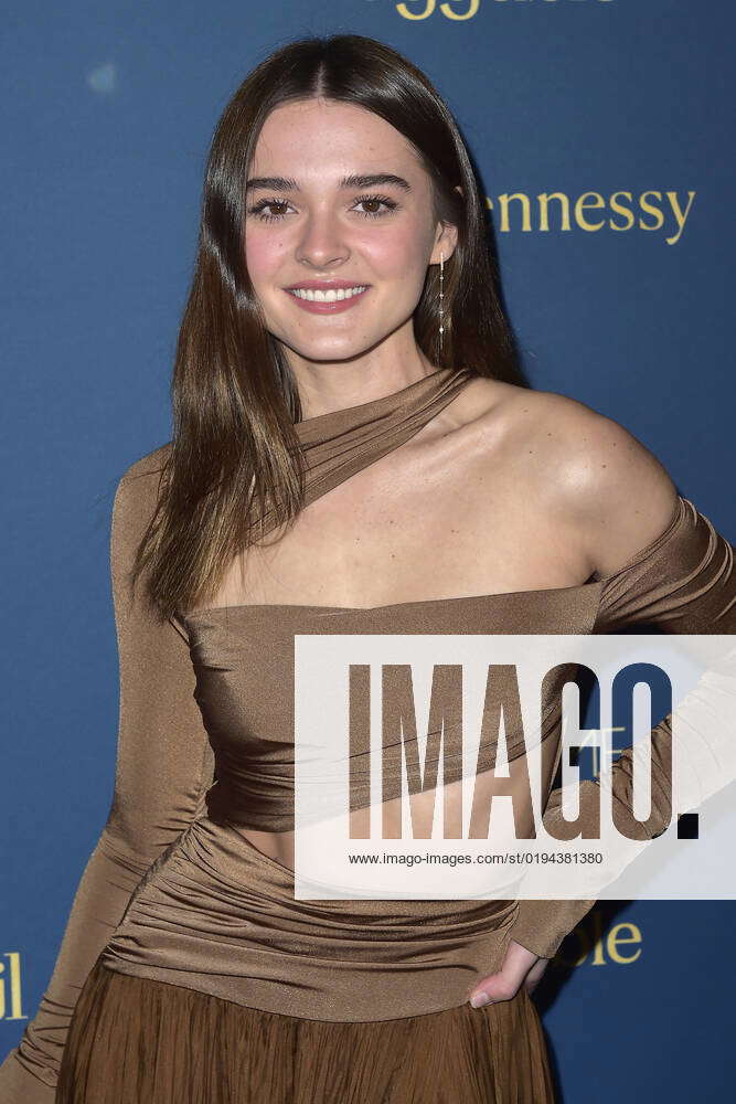 Charlotte Lawrence bei der Sense of Home 2022 Gala in einer