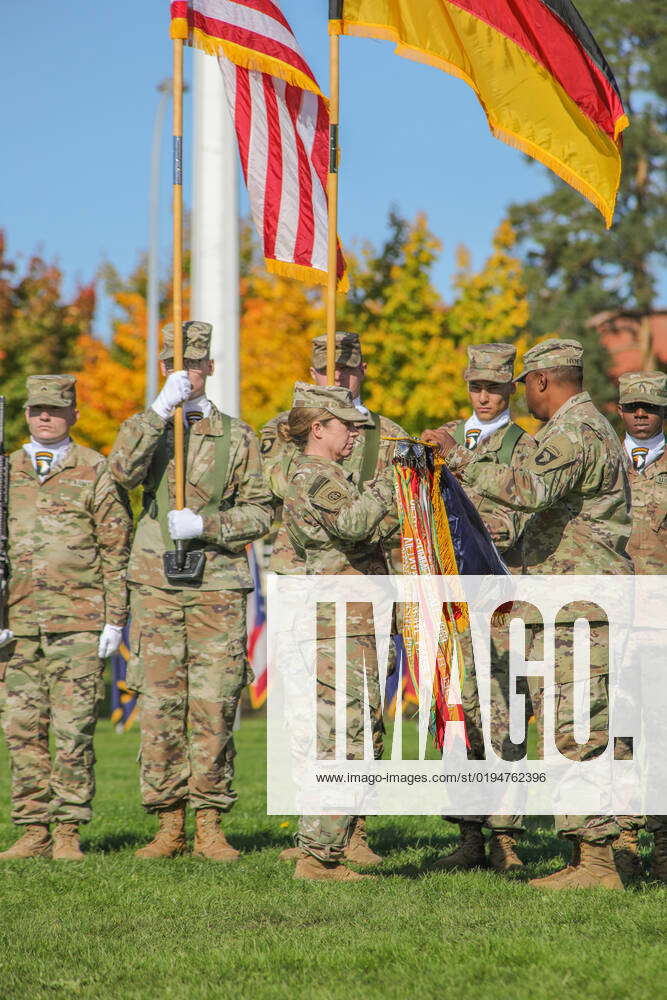U.S. Army Col. Amy Downing, left, commander of the 101st Airborne Division (Air Assault