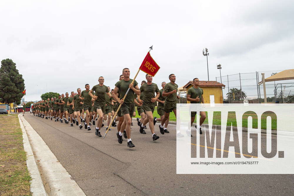 New U.S. Marines with Bravo Company, 1st Recruit Training Battalion ...