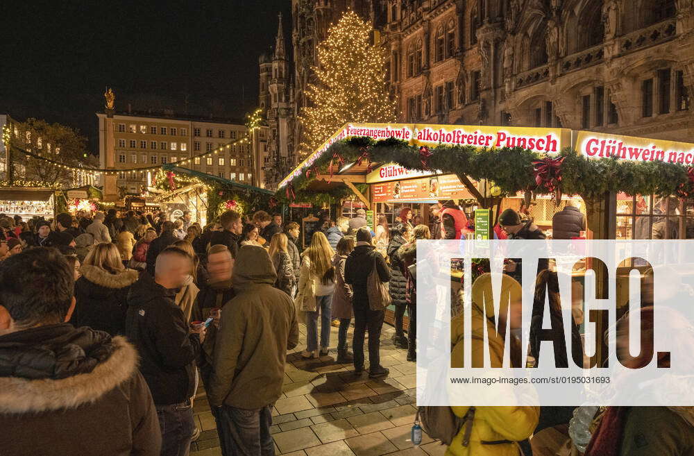 Munich Christmas market, traditional Christmas market on Marienplatz, mulled wine stand, Munich