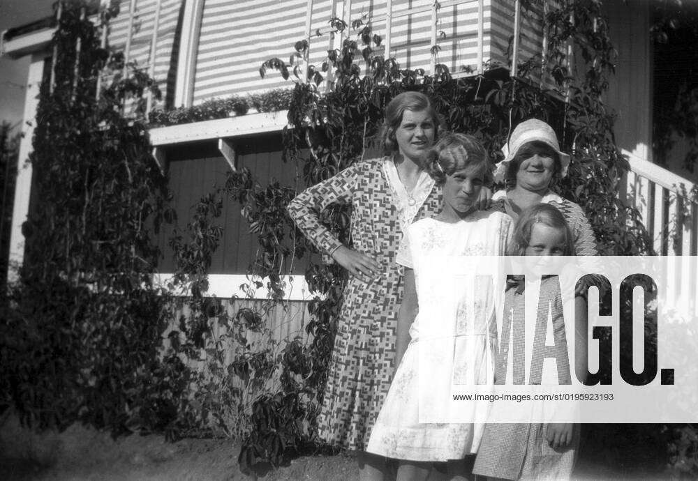 Hildur Holmstedt to the right, in front of her stands her daughter ...