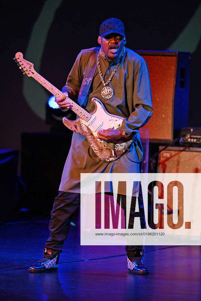 FORT LAUDERDALE FL DECEMBER 06 Eric Gales performs at the Parker on