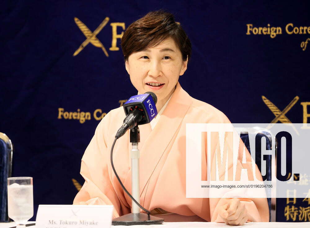 December 7, 2022, Tokyo, Japan - The second female Kyogen performer Tokuro  Miyake speaks at a press